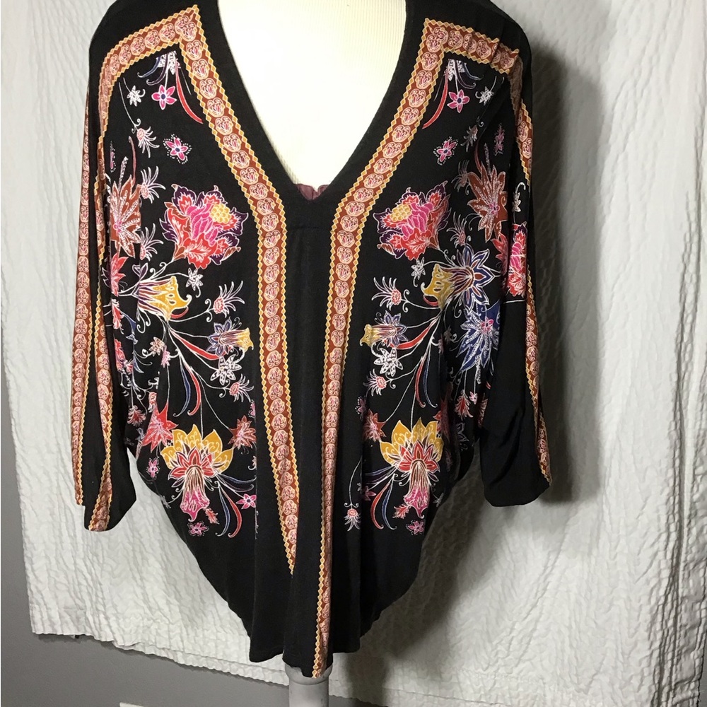 Rose + Olive top size 1X  100% Rayon Floral.   V-Neck sleeve 3/4